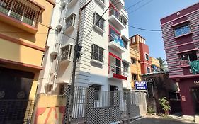 Garden Guest House 250M From Vfs Global & Rene Tower , Acropolis Mall